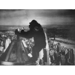  King Kong Clinging to Top of Empire State Building Tower 