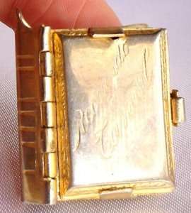 BEAUTIFUL VINTAGE 11 ALBUM PHOTO MINI LOCKET MEMORY.  