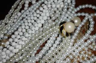 HUGE VINTAGE JEWELRY LOT COSTUME PEARL NECKLACES WEARABLE 018  