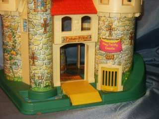 Vintage Fisher Price Play Family Castle Little People #993 1974 100% 
