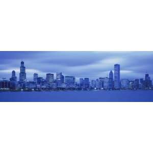 View of an Urban Skyline at Dusk, Chicago, Illinois, USA Premium 