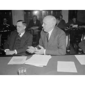  1937 photo Senate Committee questions Pennsy head 