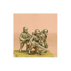    15mm WWII   German LMG Crew (Advancing) [GER5] Toys & Games