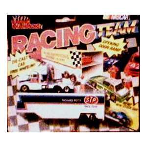   Bobby Allison Nascar Free Wheeler with Mini Stock Cars Toys & Games