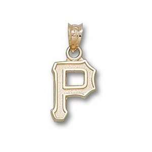   Pirates 1/2 P Pendant   10KT Gold Jewelry
