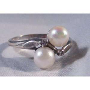  Double Pearl White Gold Ring with Two Small Diamonds 14 ct 