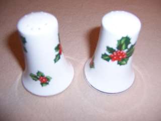 VINTAGE LEFTON CHRISTMAS HOLLY SALT AND PEPPER SHAKERS  