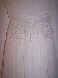 VINTAGE LADY DUFF NEGLIGEE NIGHTGOWN KNIFE EDGE PLEAT  