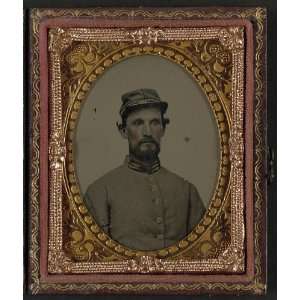 Unidentified soldier in Confederate uniform 