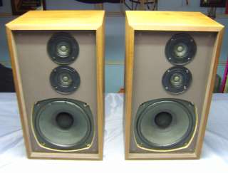   Pair Vintage Realistic Nova 7B Loudspeakers Speakers w Walnut Cabinets