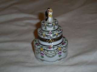 Limoges France 159/750 Wedding Cake Trinket Pill Box  