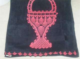   50s Black Hot Pink Hand Crocheted Basket Pocket Bath Towel  
