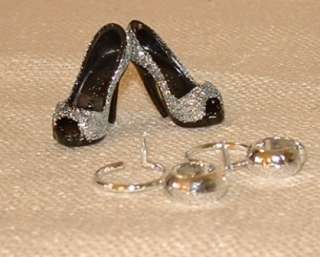 SILVER SHOES AND JEWELRY FROM BARBIE BASICS 2.5 METALLIC MODEL NO.14 