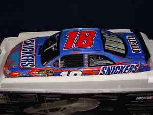 18 KYLE BUSCH 2011 SNICKERS FLASHCOAT 1 OF ONLY 113  