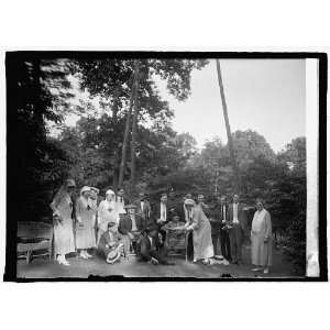 Photo Garden Party to Walter Reed soldiers by American Womens Legion 