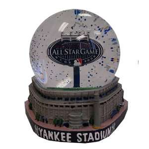   2008 All Star Game   Yankee Stadium Snow Globe